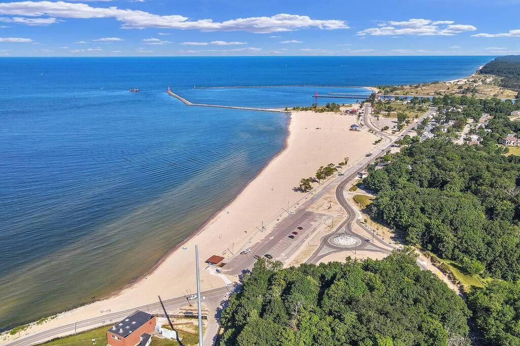 מוסקגון Coastal Comfort Meets Beachside Bliss מראה חיצוני תמונה